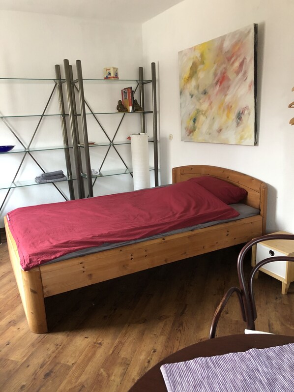 1 slaapkamer, een bureau, een strijkplank/strijkijzer, gratis wifi