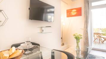 Apartment, Ensuite, Garden View | Lounge