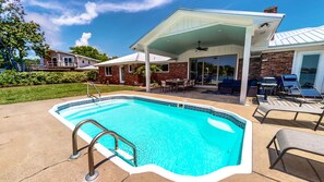 Outdoor pool, a heated pool - Waterfront ~Home~ Private ~Pool & Deep Dock~ Boats (Fort Walton Beach)