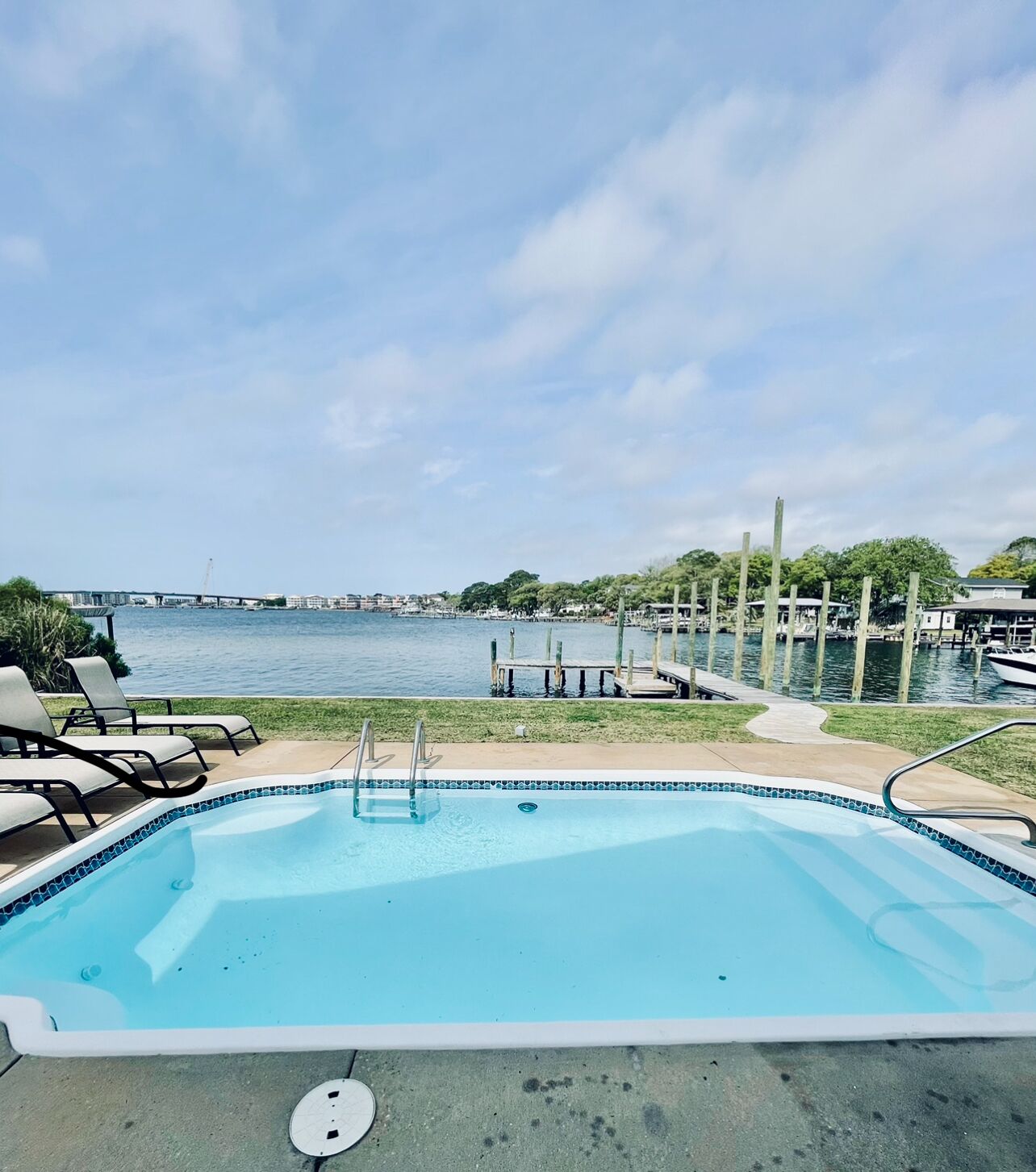 WATERFRONT~ home private~ POOL~deep DOCK bring your boat/waverunners