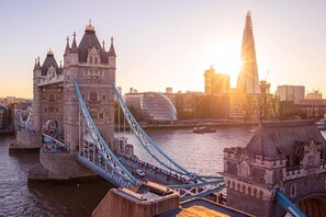 A bridge with a tower, a modern building, and a historic building in the background. - Livestay - Modern Spacious 2 Bed 2 Bath Apartment (Slough)