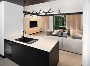 Residence Prestige Garden 3+1 | Yksityinen keittiö | Jääkaappi, syöttötuoli, keittiösaareke