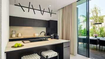 Residence Garden 1+1 | Private kitchen | Fridge, highchair, kitchen islands