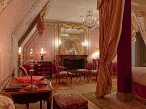 Signature Double Room | Egyptian cotton sheets, premium bedding, pillowtop beds, minibar