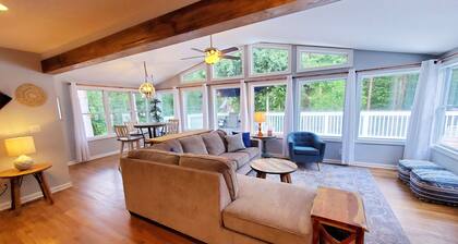 5 min. to Lake Allatoona/15 min. to DT W'stock/firepit/Sleeps 7/
Huge Deck!