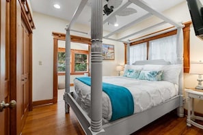 3 habitaciones, escritorio, tabla de planchar con plancha y wifi