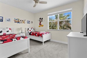3 bedrooms, desk, iron/ironing board, free WiFi - DisneySerenity☼Pool&Balcony Viewing Conservation (Clermont)