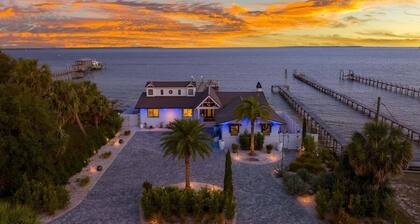 Waterfront Sunsets~ Private Dock ~ Heated pool!