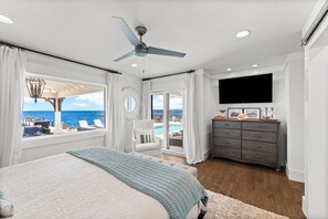 4 bedrooms, WiFi - Waterfront Sunsets~ Private Dock ~ Heated pool! (Panama City)