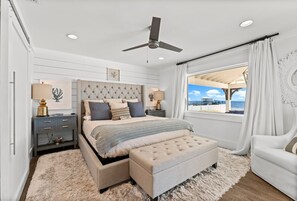 4 bedrooms, desk, iron/ironing board, free WiFi