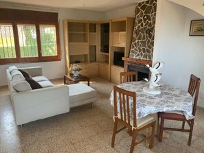 TV - Entire Holiday Cottage 3 Bedrooms Blanes Lloret (Tordera)