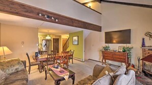 A spacious living room with a high ceiling, a dining area, and a kitchen in the background. - Camelback House · Waterparks, Hiking, Wineries - Near Everything!!! (Tannersville)