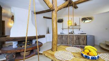 Frigorífico, horno, placa de cocina y hervidor eléctrico