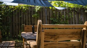 Outdoor dining - Cozy Clay House in Banya (Banya)