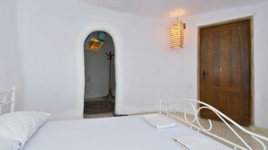3 bedrooms, iron/ironing board, free WiFi, bed sheets - Cozy Clay House in Banya (Banya)