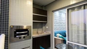 Deluxe Apartment | 1 bedroom, hypo-allergenic bedding, pillowtop beds, free WiFi