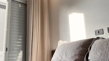 Deluxe Apartment | 1 bedroom, hypo-allergenic bedding, pillowtop beds, free WiFi