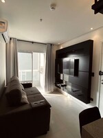 Apartamento luxo | Área de estar | Smart TV 55 polegadas com canais digitais, TV, Netflix