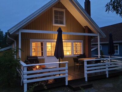 Swedish house by the lake in the MĂŒritz National Park