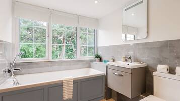 Cottage | Bathroom
