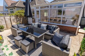 Cottage | Balcony - On The Rocks (Poole)