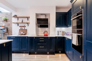 Cottage | Interior - Kites (Poole)
