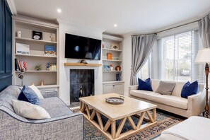 Cottage | Living room - Kites (Poole)