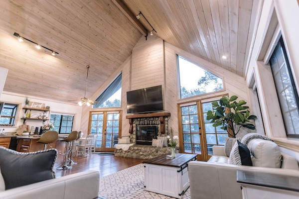 Smart TV, lareira, videogames