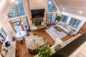 Smart TV, chimenea y videojuegos 