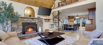 Paradise Pocono - Ultimate Arcade, Salt Pool and Hot Tub - Sleeps 14