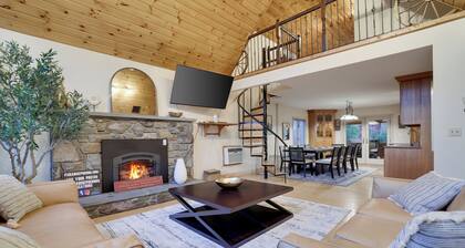 Paradise Pocono - Ultimate Arcade, Salt Pool and Hot Tub - Sleeps 14