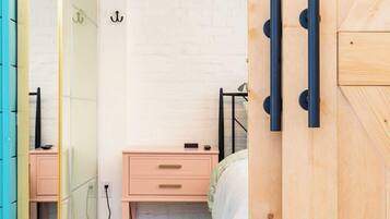 1 間睡房、書桌、熨斗/熨衫板、Wi-Fi