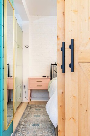 1 bedroom, desk, iron/ironing board, WiFi