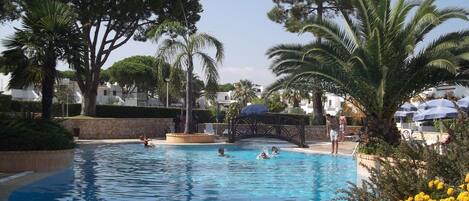 Piscine couverte, piscine extérieure