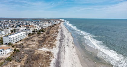 4 bdrm , 2 bath beach house 1 1/2 blocks from beach!
