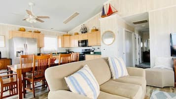 TV connectée, jeux vidéo, livres