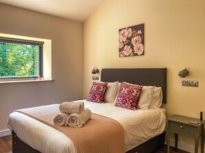 1 quarto, Wi-Fi de cortesia, roupa de cama