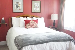 Deluxe Room | Free WiFi, bed sheets - The Frogtown Inn (Canadensis)