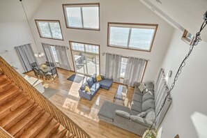 Smart TV, fireplace, foosball - Serene Cottage on the shores of Lake Erie (Blenheim)