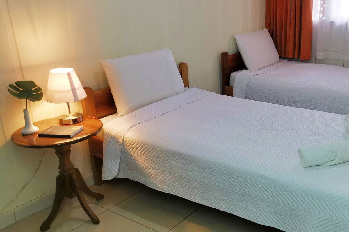 Kamar Double Standar | Wi-Fi gratis dan seprai linen