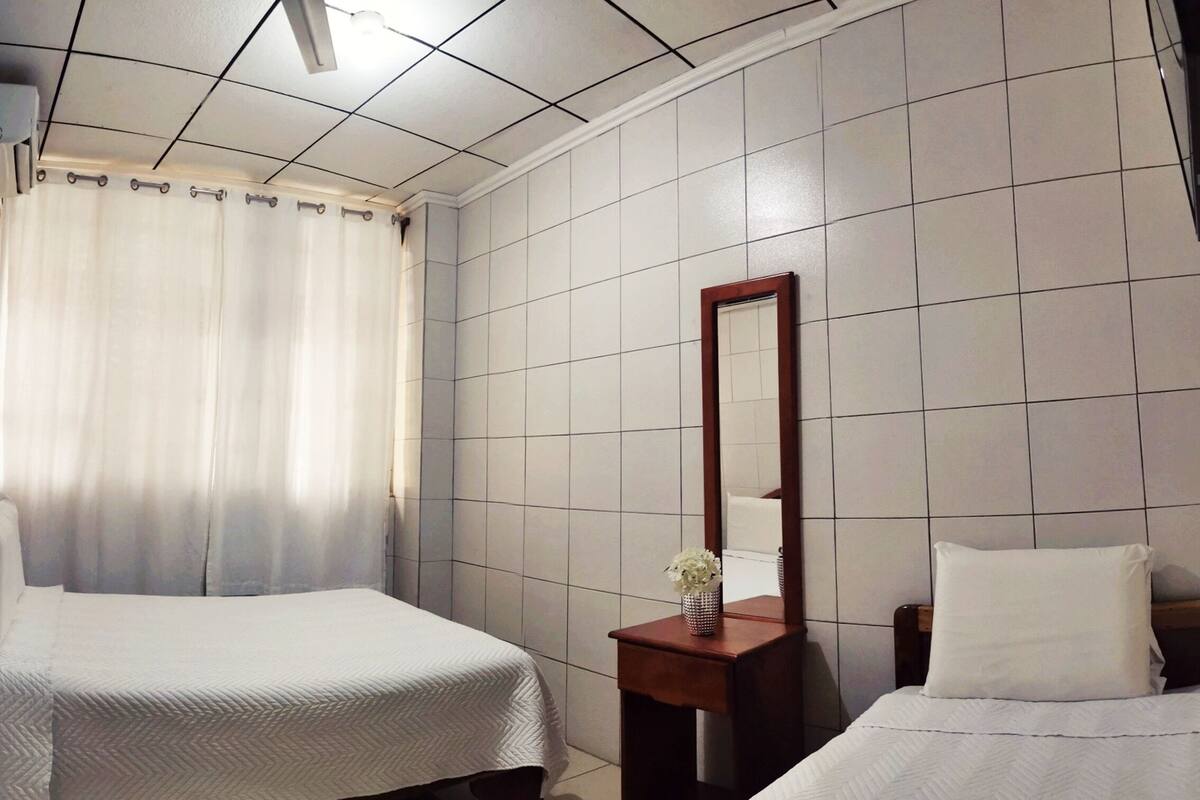Standaard driepersoonskamer | Gratis wifi, beddengoed