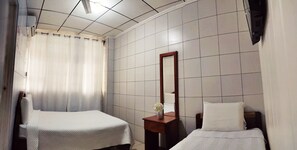 Habitación triple estándar | Wifi gratis y ropa de cama 