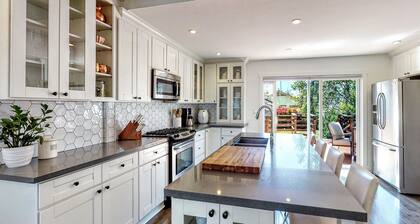 NEW Surfrider Bungalow - walk to downtown and the beach!