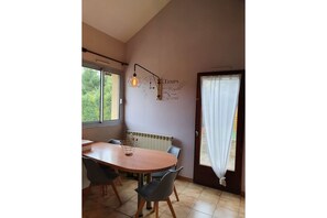 Dining - Maison Familiale, South Aveyron 5minutes from St Rome de Tarn beach  (Saint-Rome-de-Tarn)