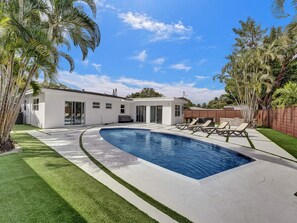 Pool - Tranquil Escape: Serene 4BR Home w/Private Pool, Games & BBQ in Fort Lauderdale! (Fort Lauderdale)