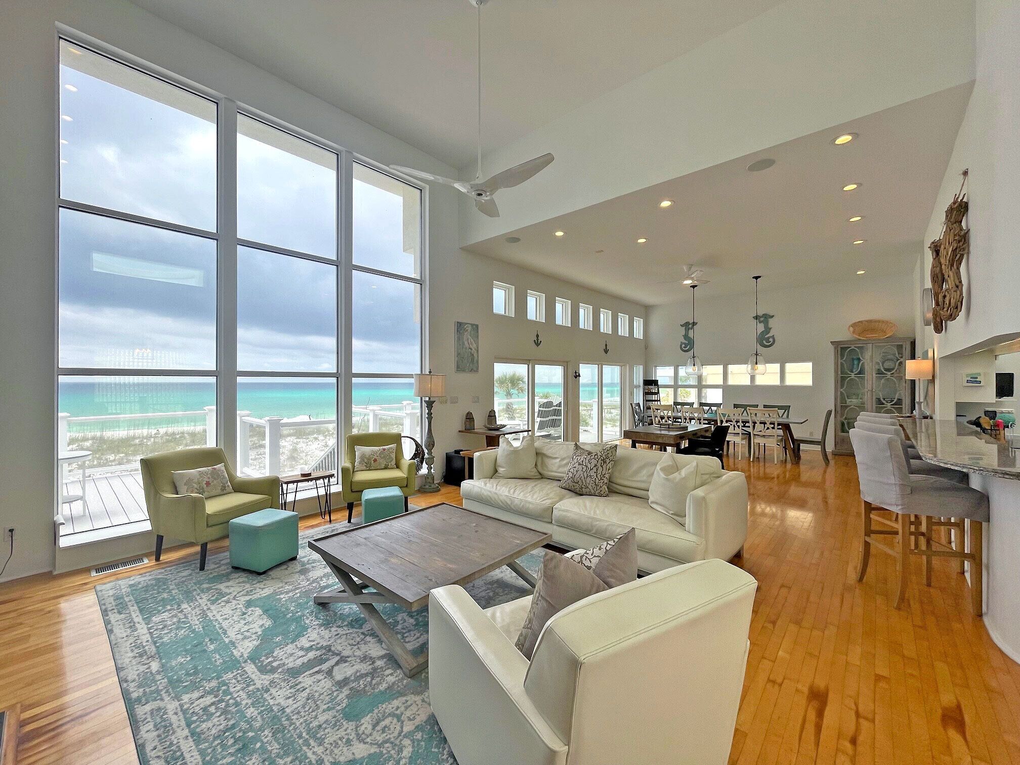 テレビ、DVD プレーヤー、ステレオ