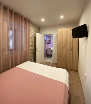 Monolocale, 1 letto queen | Ferro/asse da stiro, Wi-Fi gratuito, lenzuola
