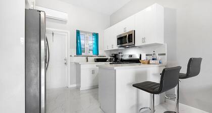 Cornerstone Rentals Lovely 1-BdRm Midtown Unit 1