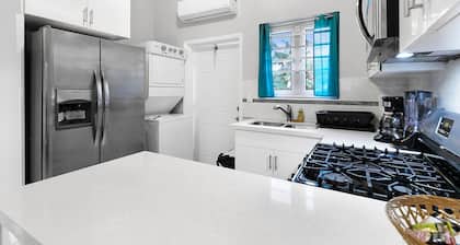 Cornerstone Rentals Lovely 1-BdRm Midtown Unit 1