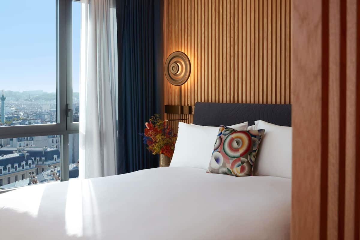 COLLECTION - ROOFTOP VIEW, 1 King or 2 Single beds, Views of Paris rooftops